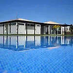 Hello Villas 4*